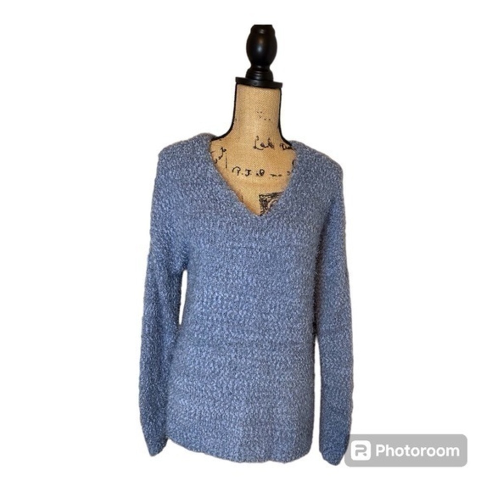 VENUS size Large blue fuzzy sweater